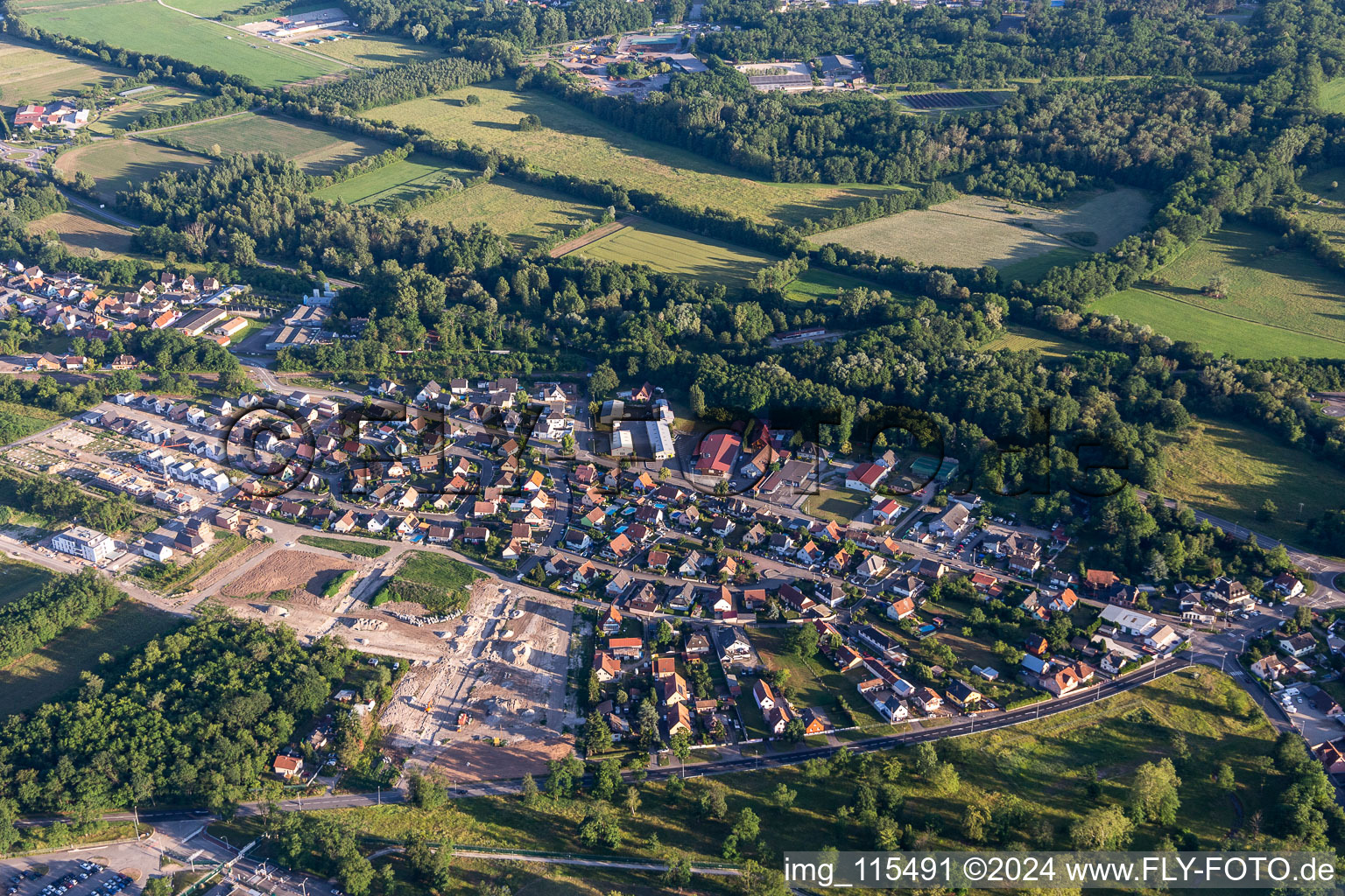 Image drone de Oberhoffen-sur-Moder dans le département Bas Rhin, France