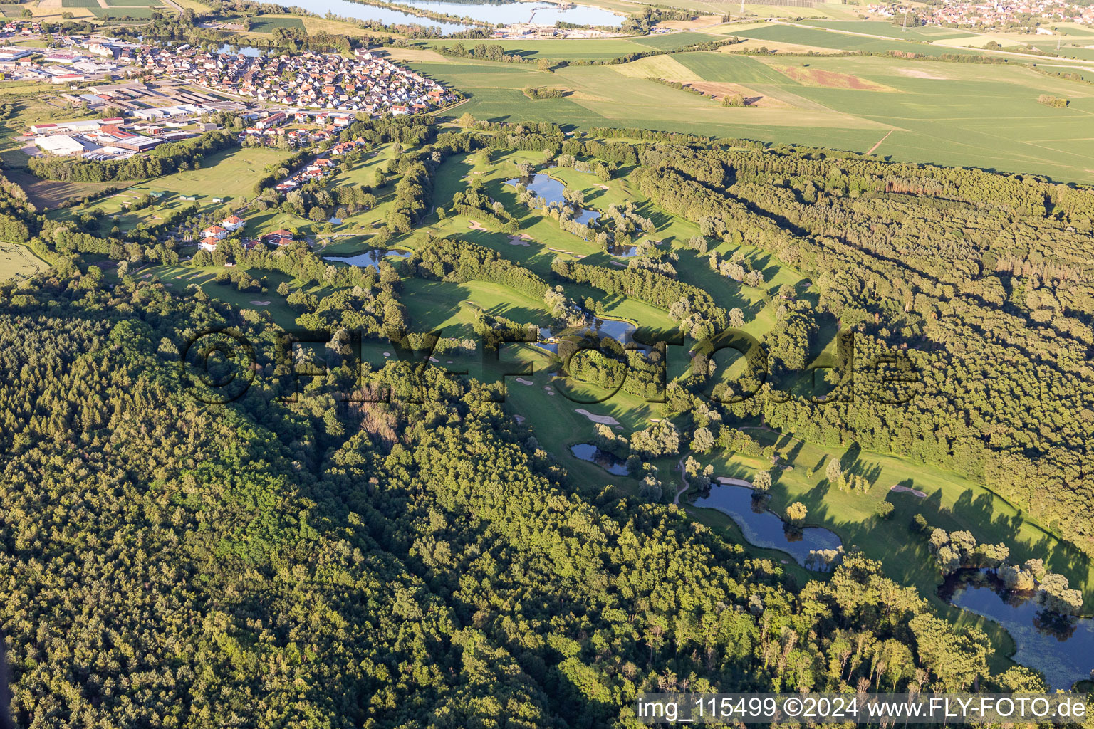 Vue aérienne de Golf de Baden Baden à Soufflenheim dans le département Bas Rhin, France