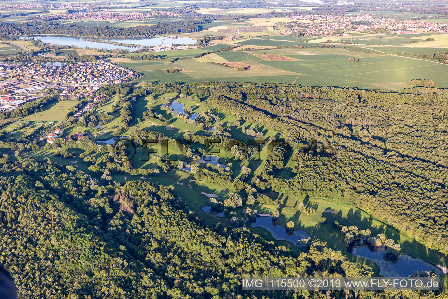 Vue aérienne de Golf de Baden Baden à Soufflenheim dans le département Bas Rhin, France