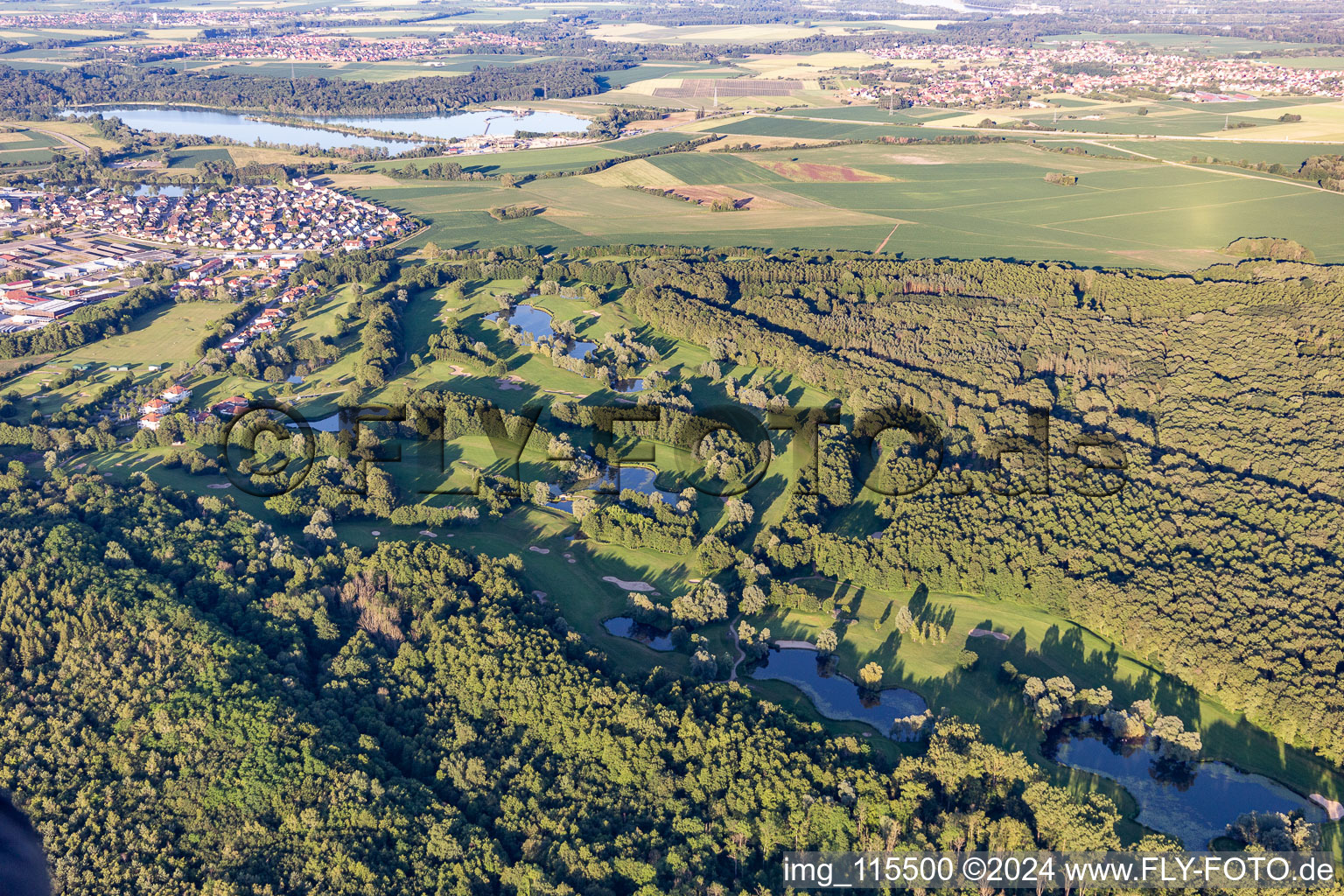 Vue aérienne de Golf de Baden Baden à Soufflenheim dans le département Bas Rhin, France