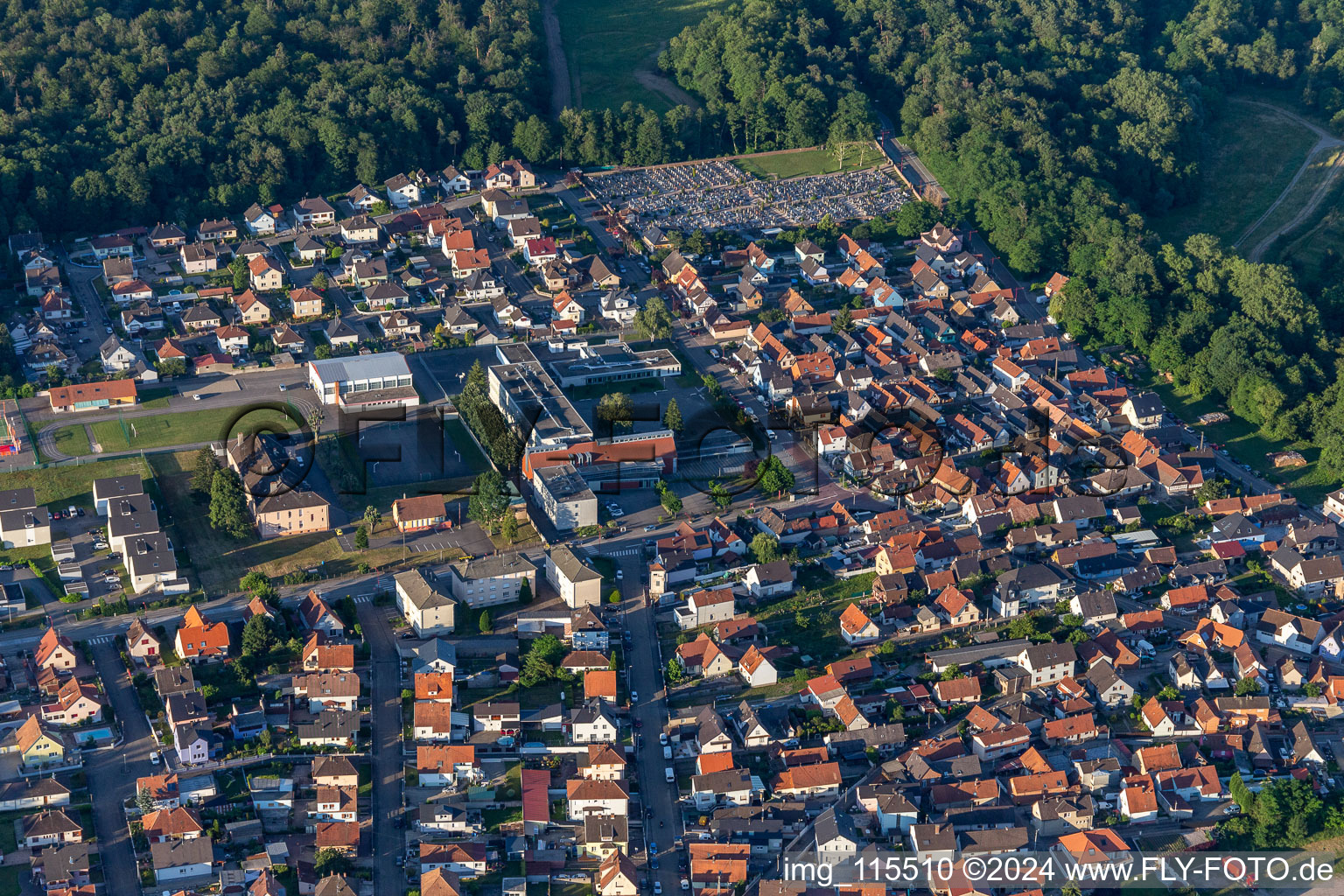 Soufflenheim dans le département Bas Rhin, France d'un drone