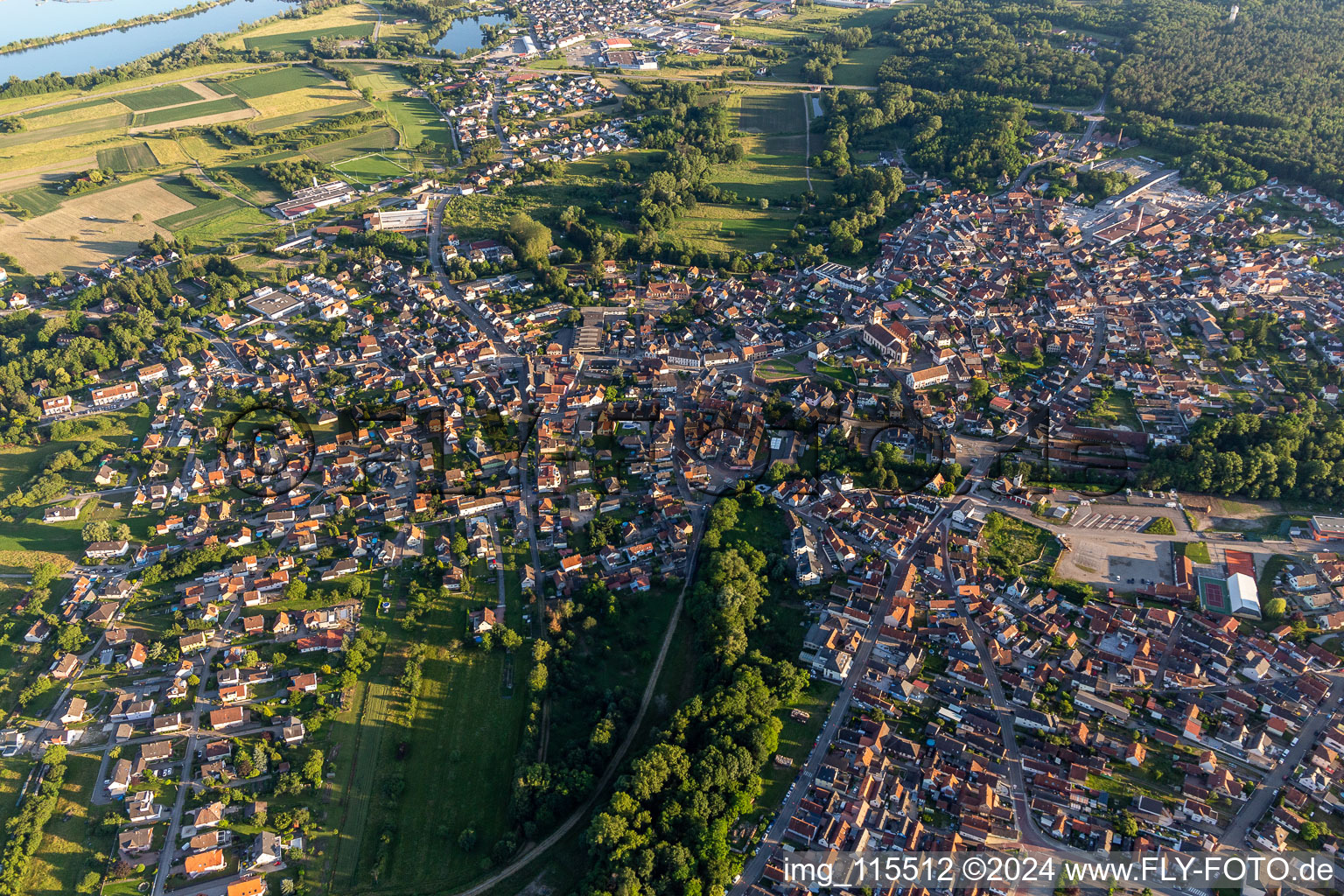 Vue aérienne de Soufflenheim dans le département Bas Rhin, France