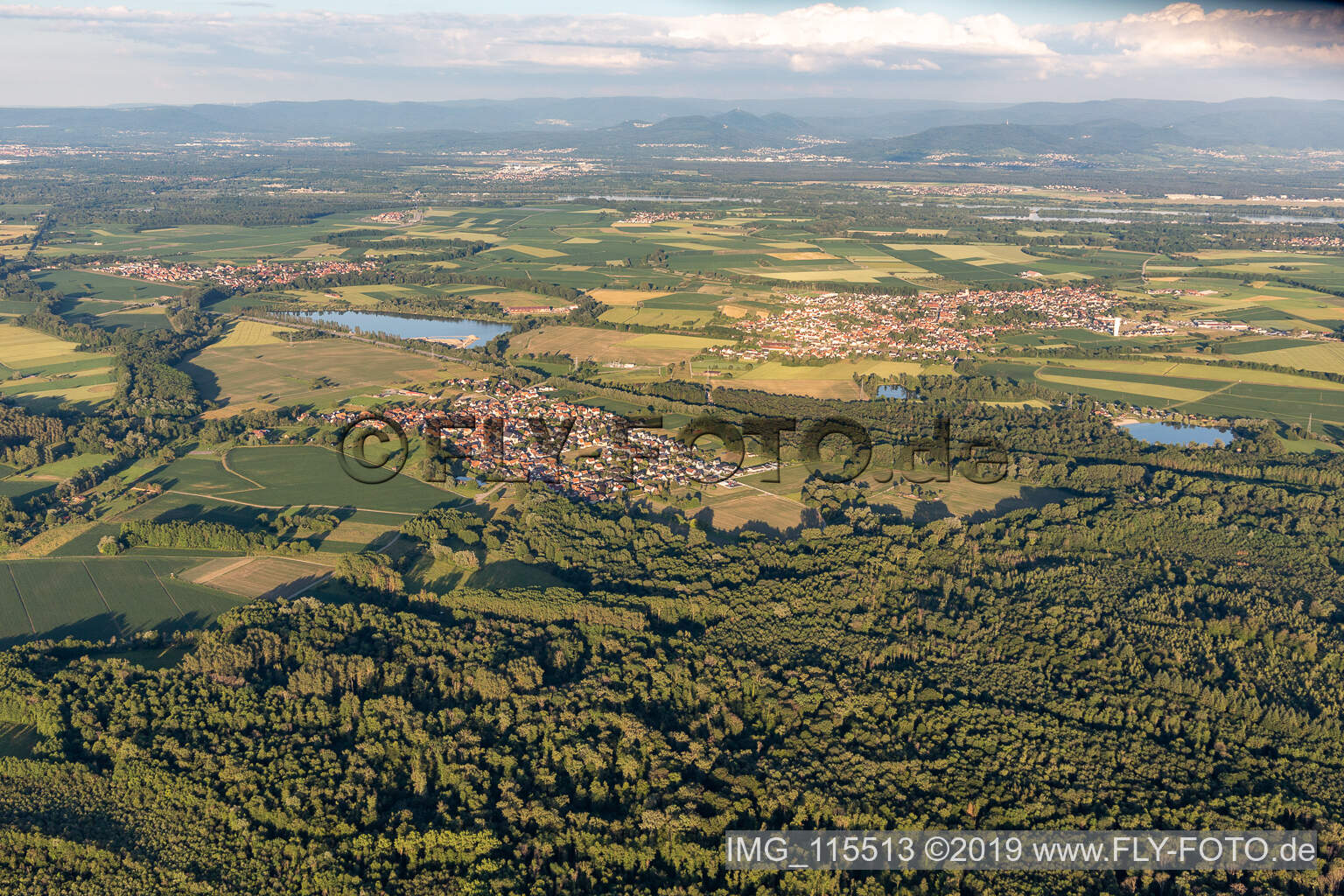 Vue aérienne de Leutenheim dans le département Bas Rhin, France