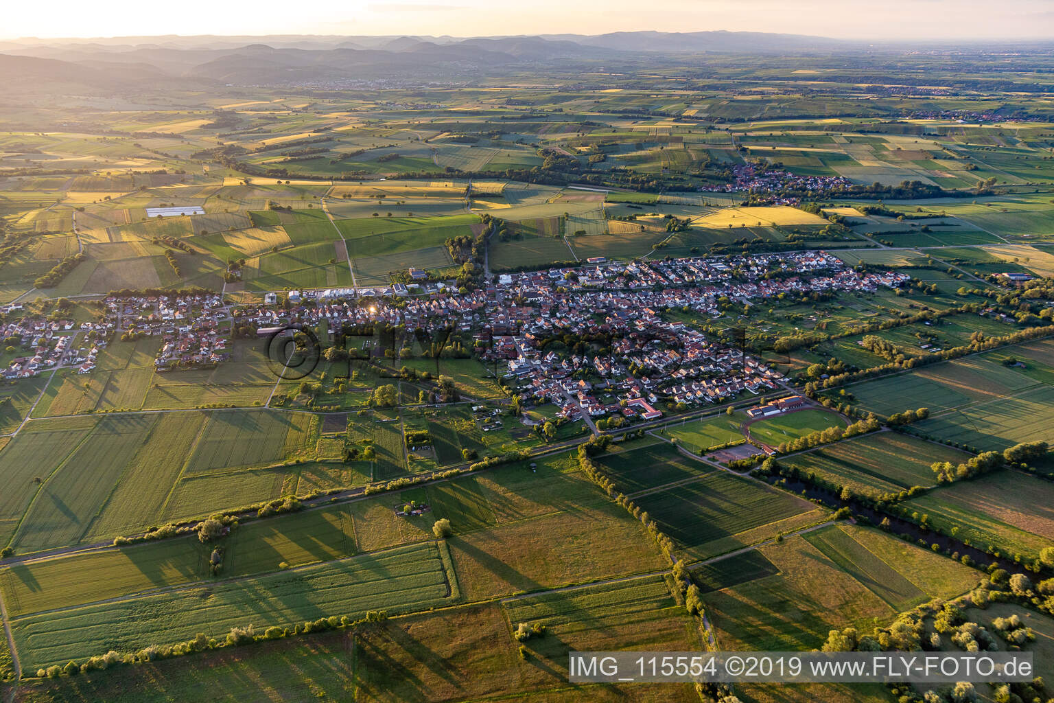 Steinfeld dans le département Rhénanie-Palatinat, Allemagne du point de vue du drone