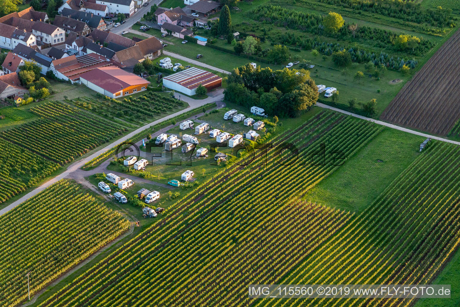 Vue aérienne de Place de parking pour camping-car à Dierbach dans le département Rhénanie-Palatinat, Allemagne