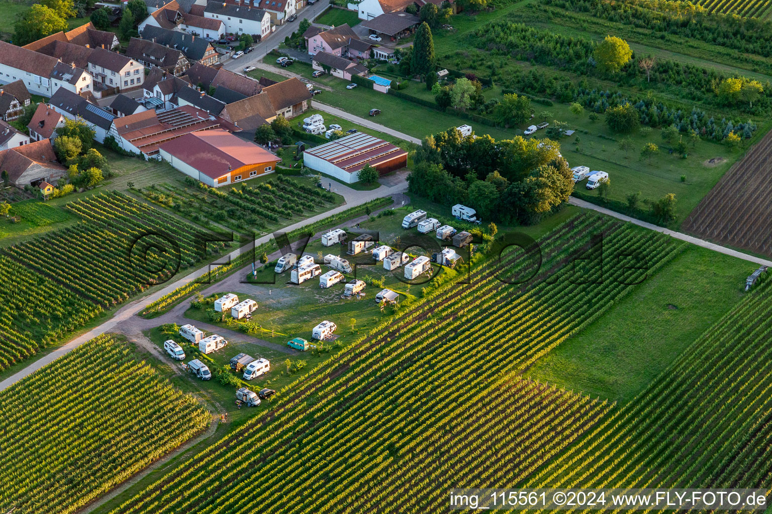 Vue aérienne de Place de parking pour camping-car à Dierbach dans le département Rhénanie-Palatinat, Allemagne