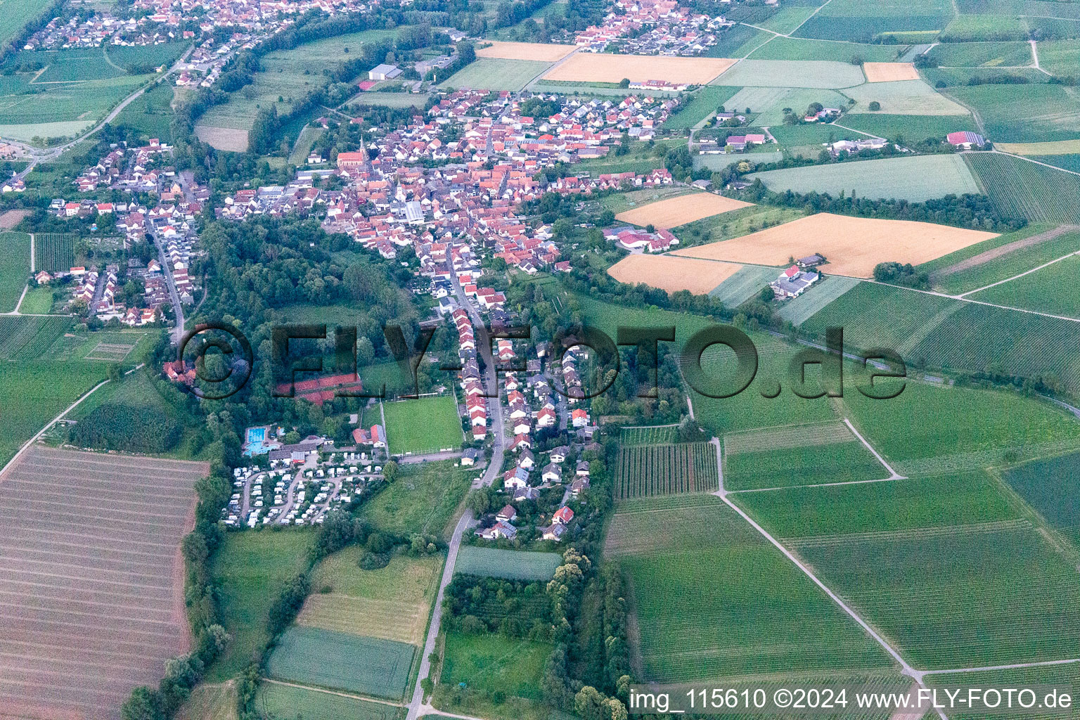 Quartier Ingenheim in Billigheim-Ingenheim dans le département Rhénanie-Palatinat, Allemagne d'un drone