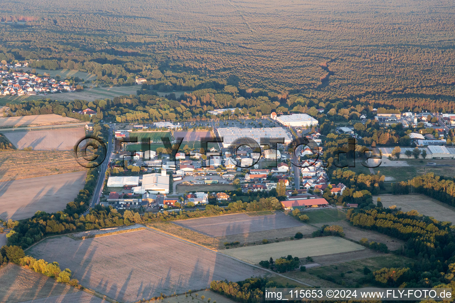 Haßloch dans le département Rhénanie-Palatinat, Allemagne du point de vue du drone