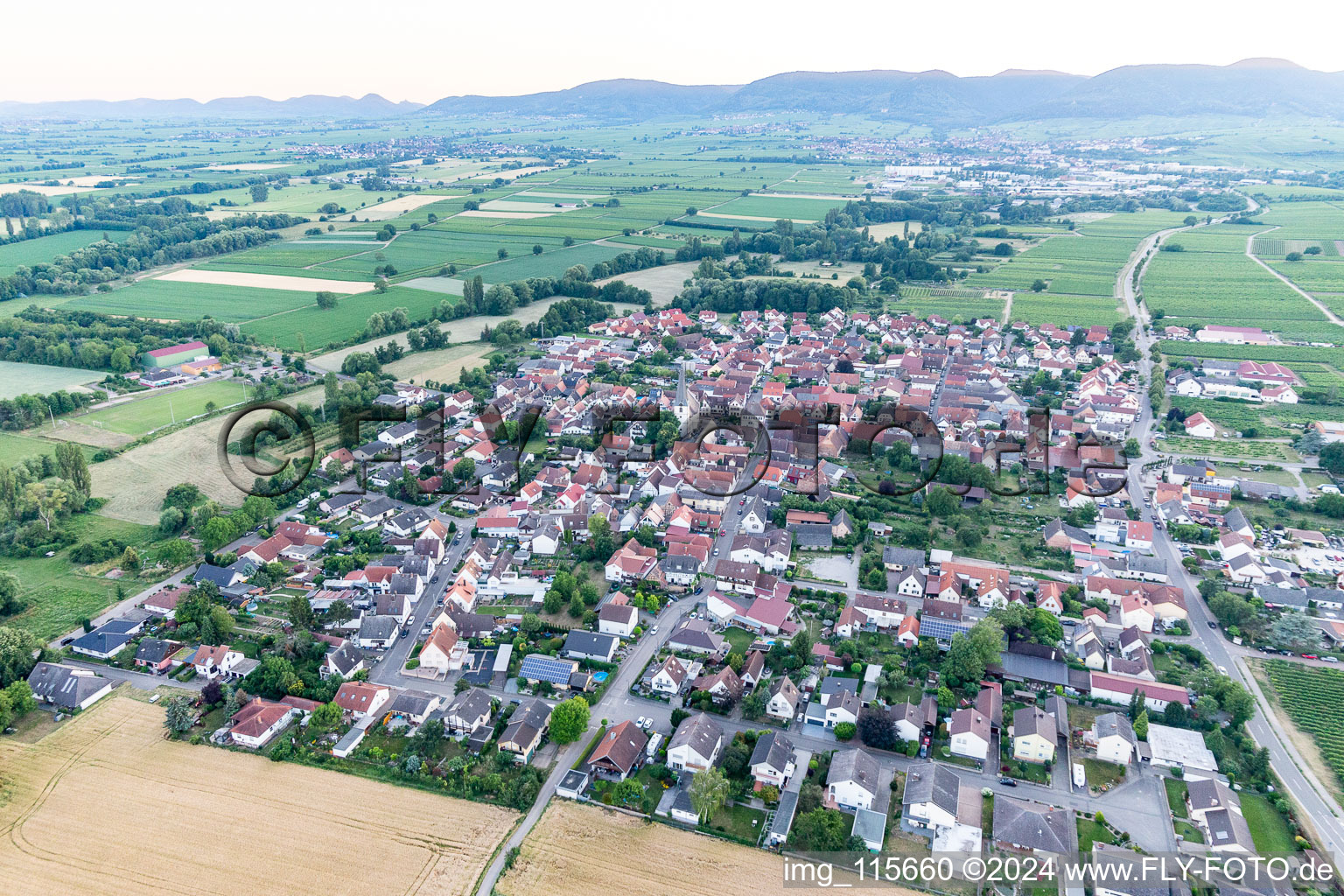 Vue oblique de Venningen dans le département Rhénanie-Palatinat, Allemagne