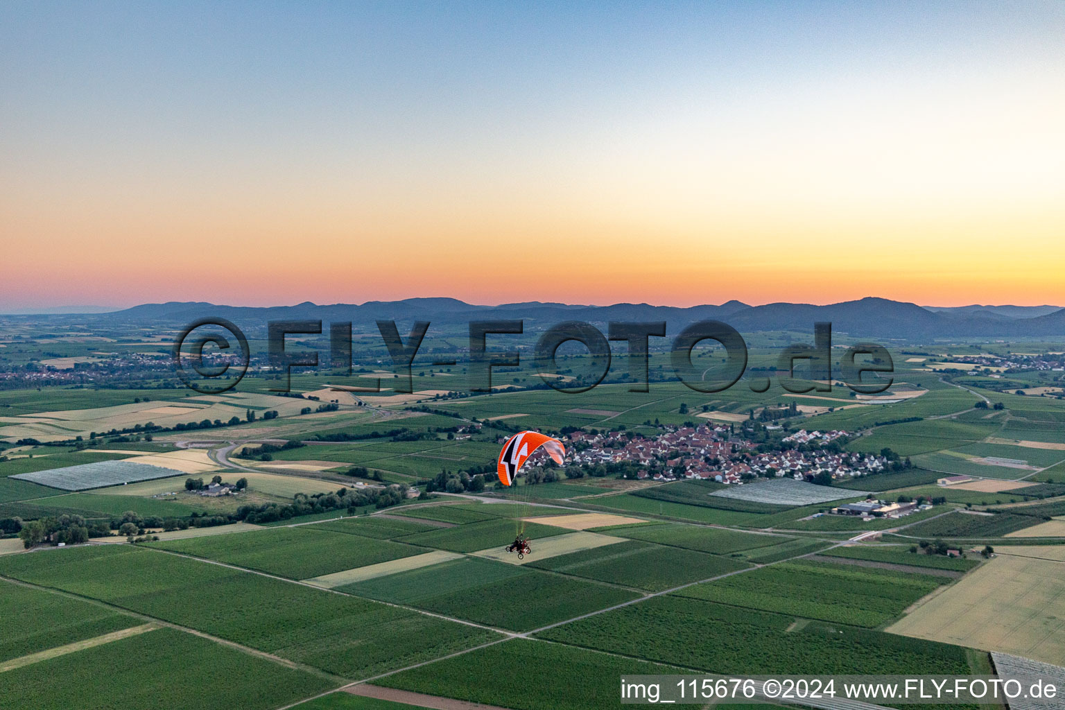 Vue d'oiseau de Impflingen dans le département Rhénanie-Palatinat, Allemagne