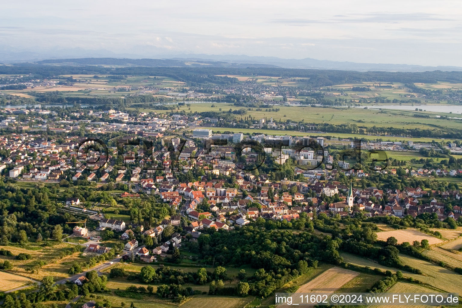 Vue aérienne de Quartier Wollmatingen in Konstanz dans le département Bade-Wurtemberg, Allemagne