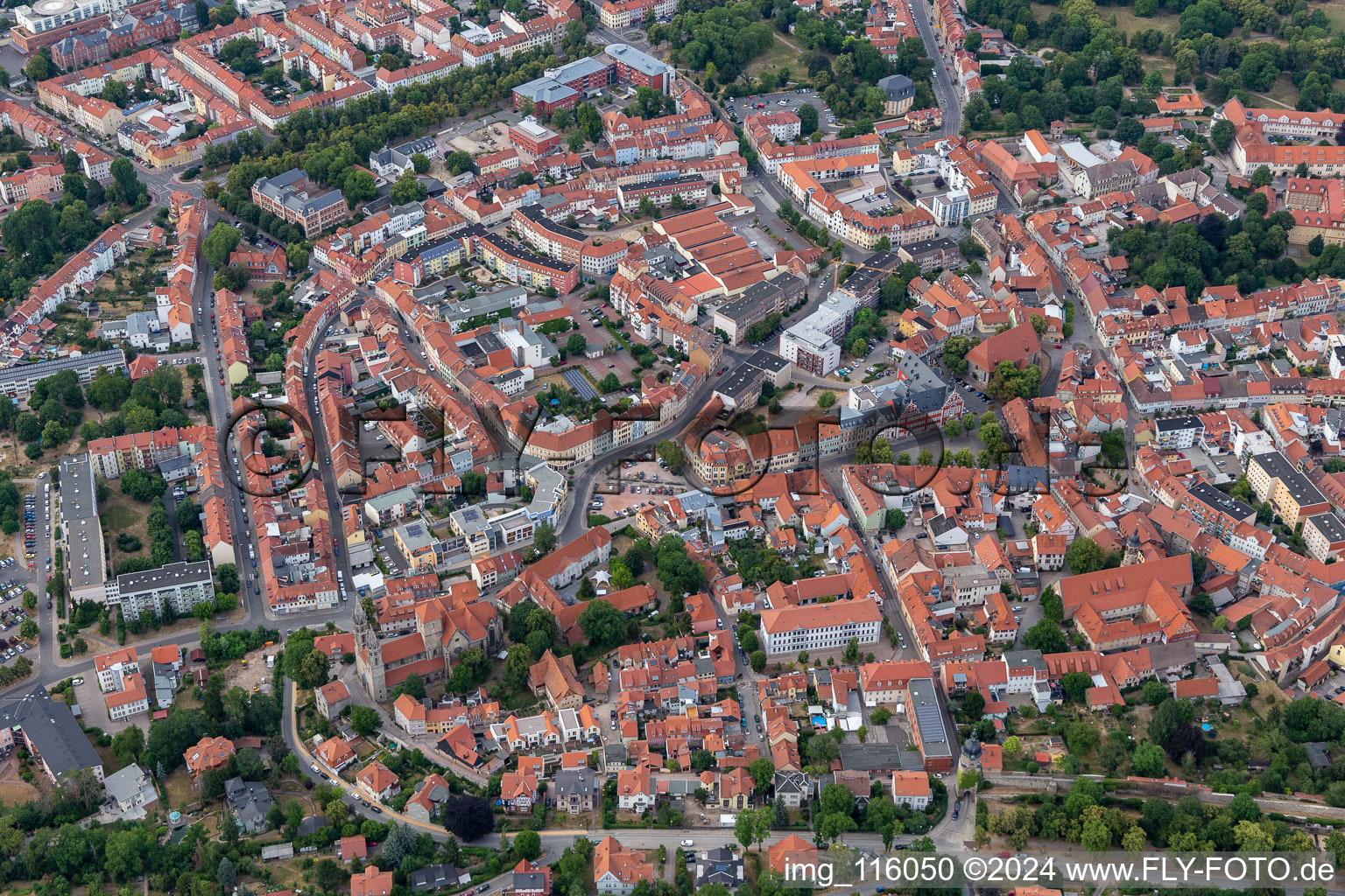 Vue aérienne de Vue sur la ville du centre-ville Unterm Markt à Arnstadt dans le département Thuringe, Allemagne