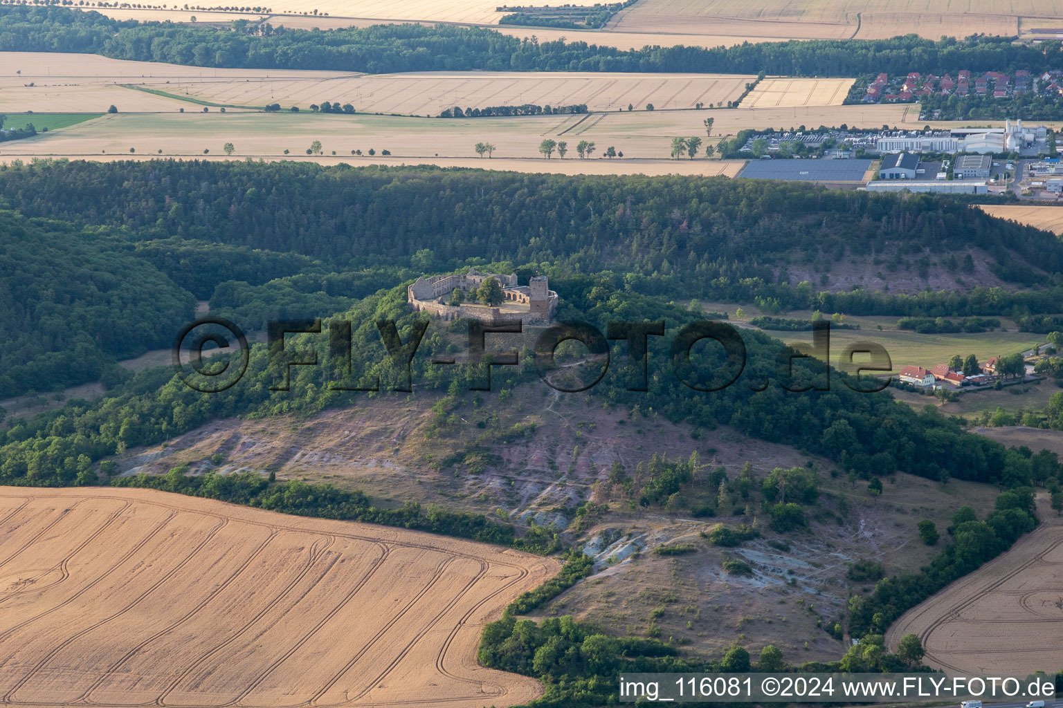 Vue aérienne de Château de Gleichen à Drei Gleichen dans le département Thuringe, Allemagne