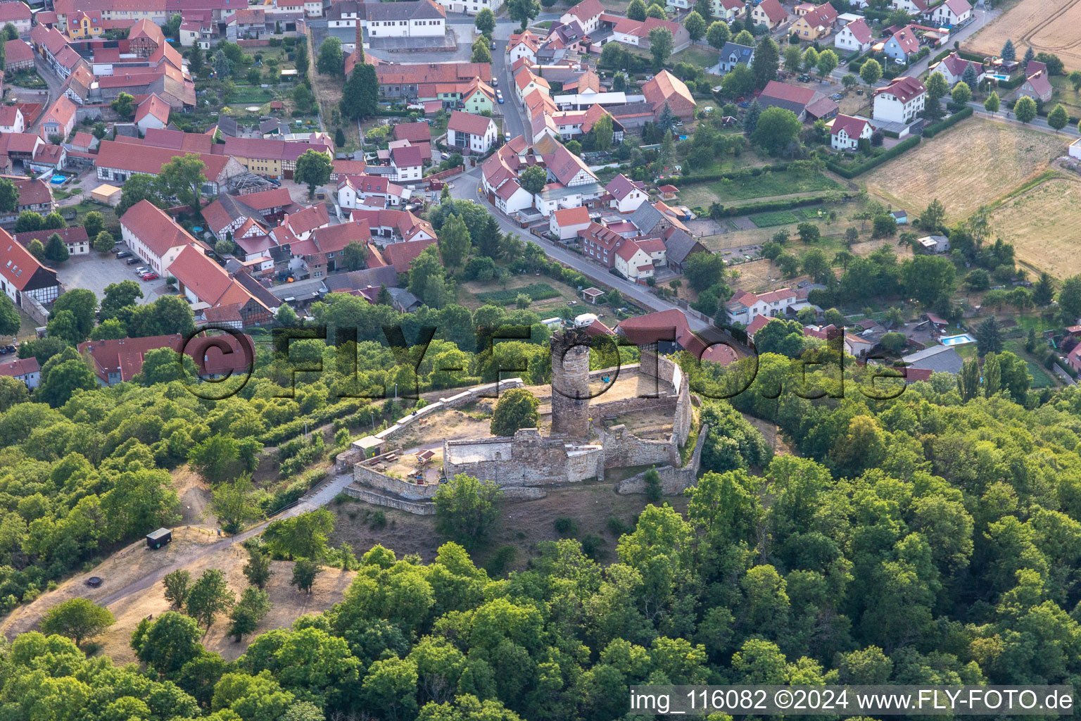 Vue aérienne de Mühlburg à Drei Gleichen dans le département Thuringe, Allemagne