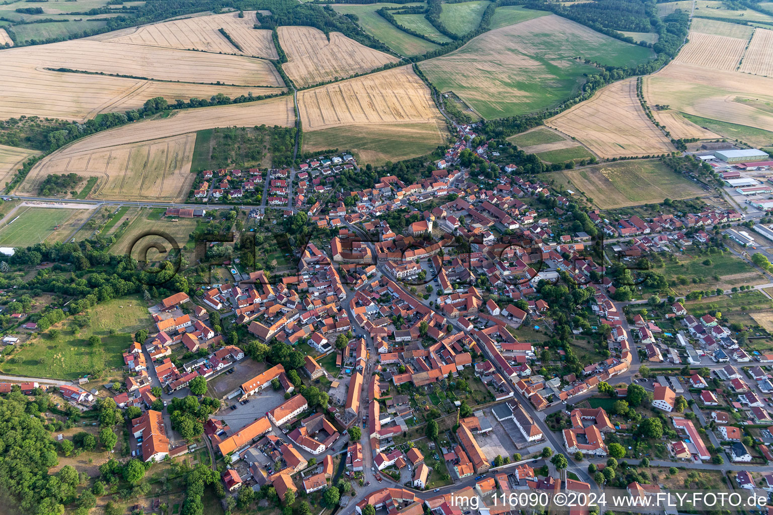 Vue aérienne de Quartier Mühlberg in Drei Gleichen dans le département Thuringe, Allemagne