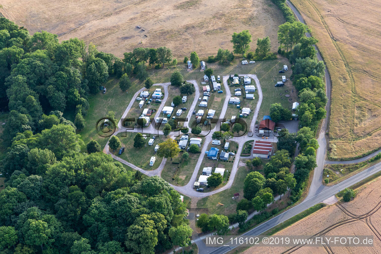 Camping Drei Gleichen à le quartier Mühlberg in Drei Gleichen dans le département Thuringe, Allemagne d'en haut