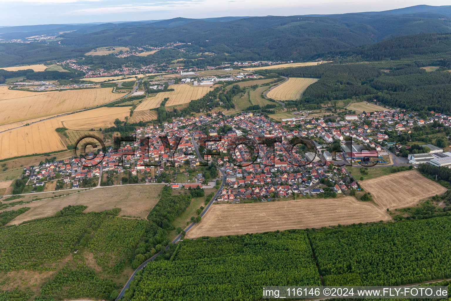 Vue aérienne de Geschwenda dans le département Thuringe, Allemagne