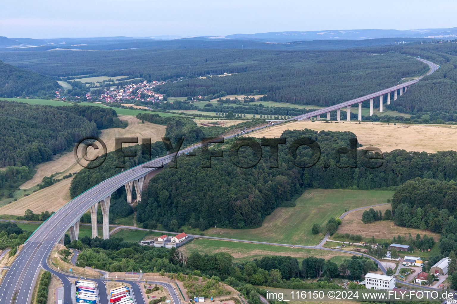 Vue aérienne de A71 Pont de la vallée de Gräfenroda à Geschwenda dans le département Thuringe, Allemagne