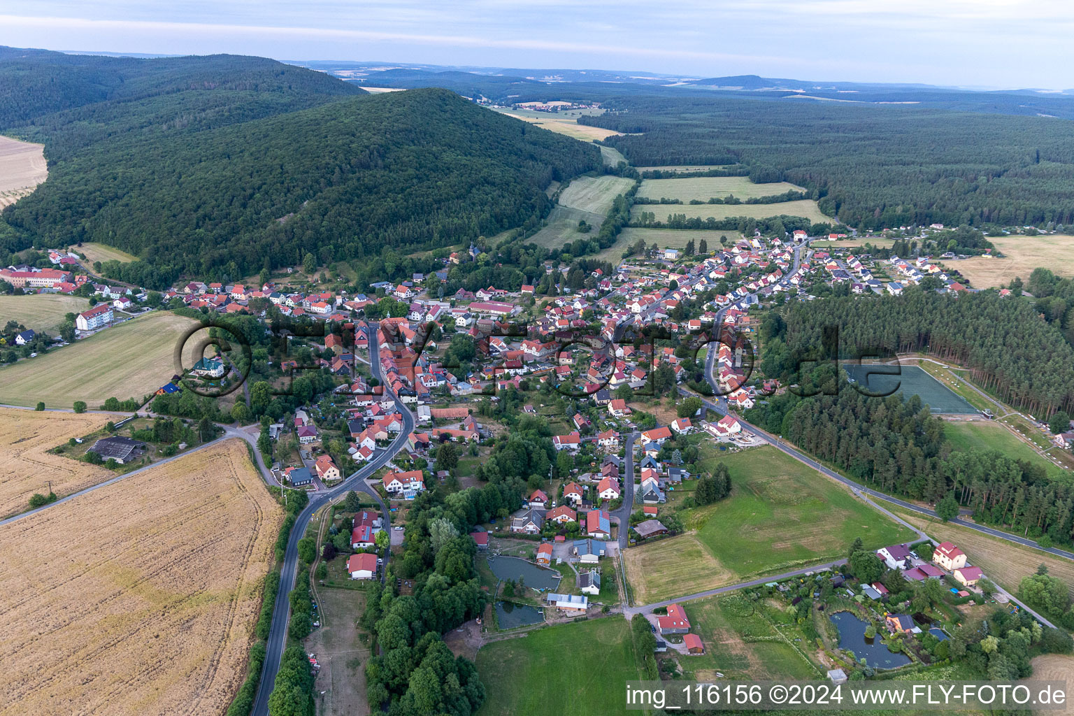 Vue aérienne de Martinroda dans le département Thuringe, Allemagne