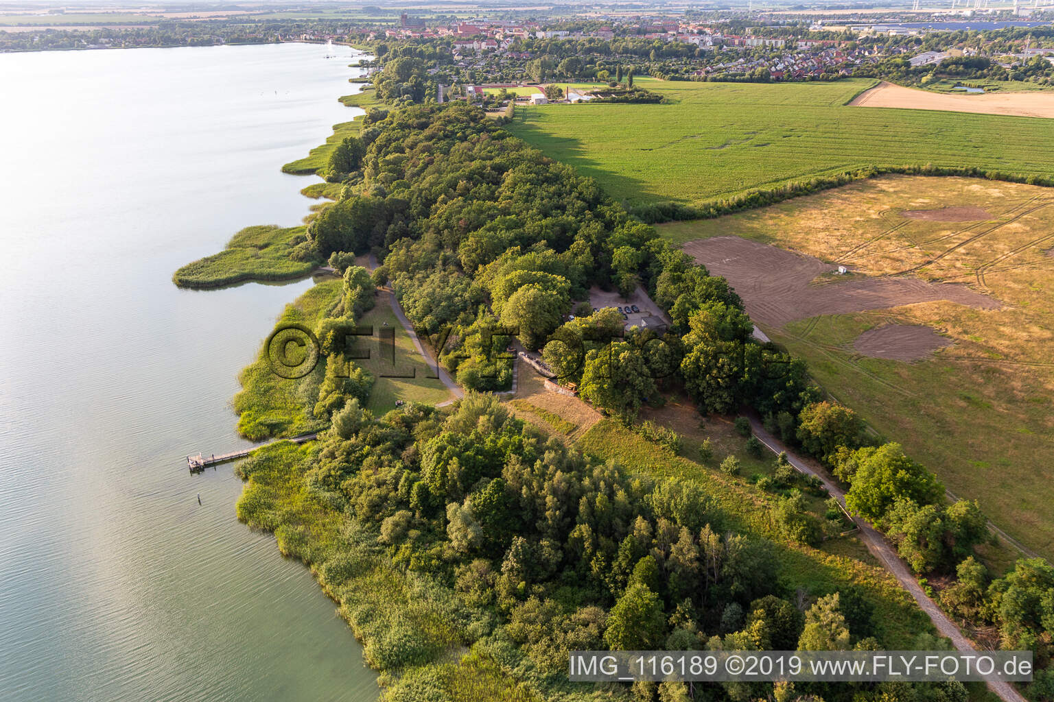 Vue aérienne de Restaurant au bord du lac "Am Ka à Prenzlau dans le département Brandebourg, Allemagne