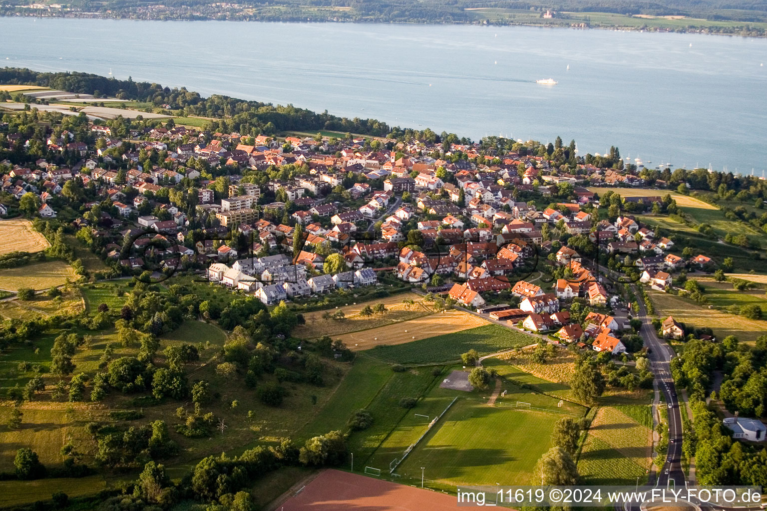 Vue aérienne de Quartier Litzelstetten in Konstanz dans le département Bade-Wurtemberg, Allemagne