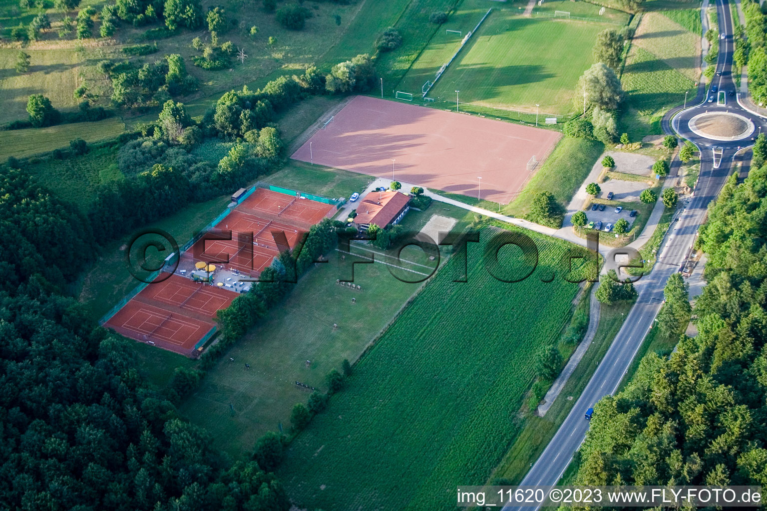 Vue aérienne de Installations sportives à le quartier Litzelstetten in Konstanz dans le département Bade-Wurtemberg, Allemagne