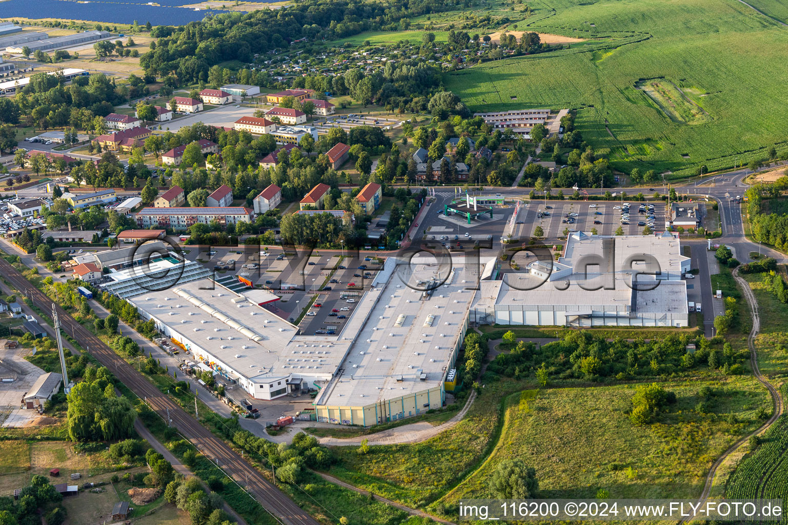 Vue aérienne de Centre commercial Marktkauf Center Prenzlau à Prenzlau dans le département Brandebourg, Allemagne