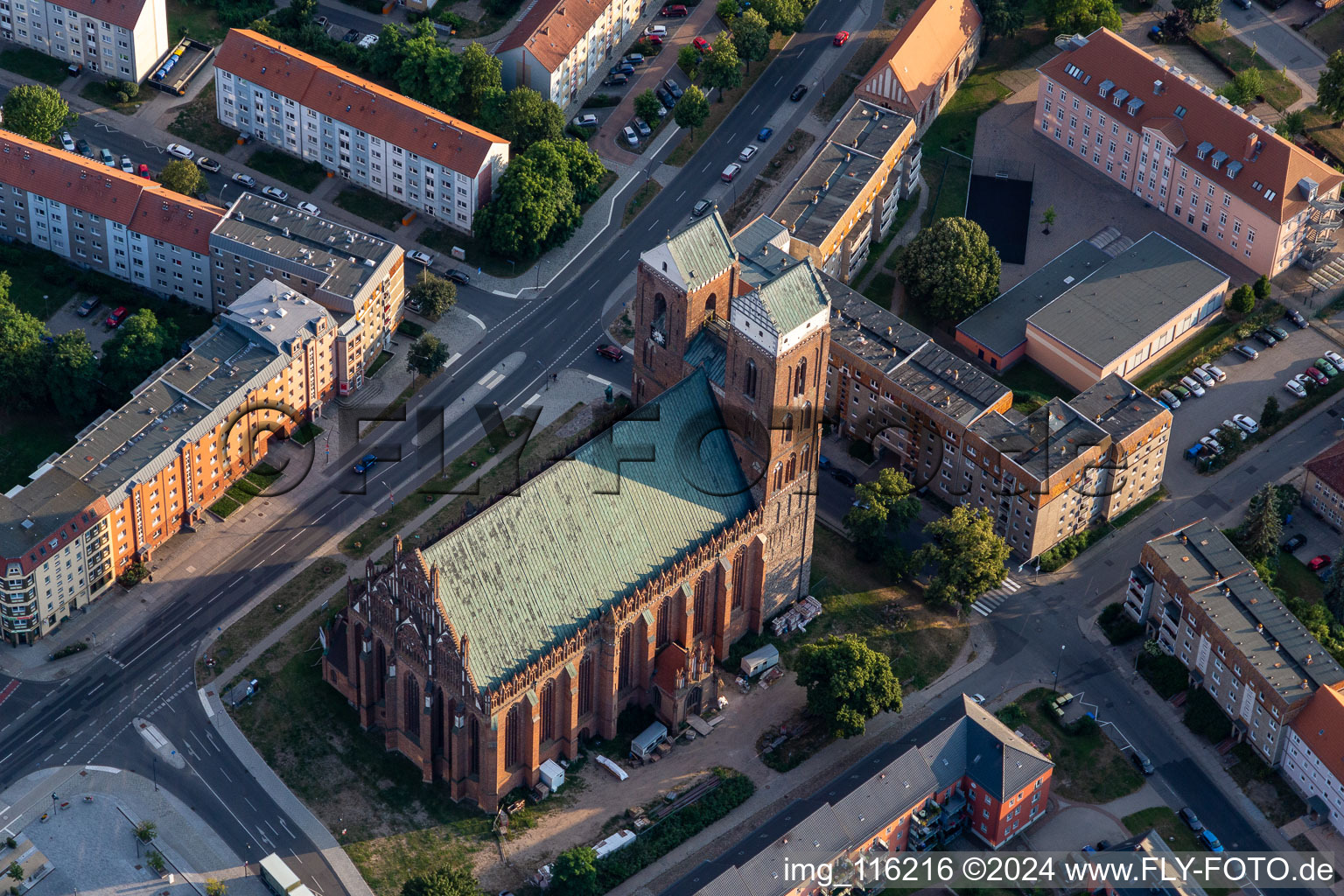 Vue aérienne de Église Sainte-Marie sur la Marienkirchstrasse à Prenzlau dans le département Brandebourg, Allemagne