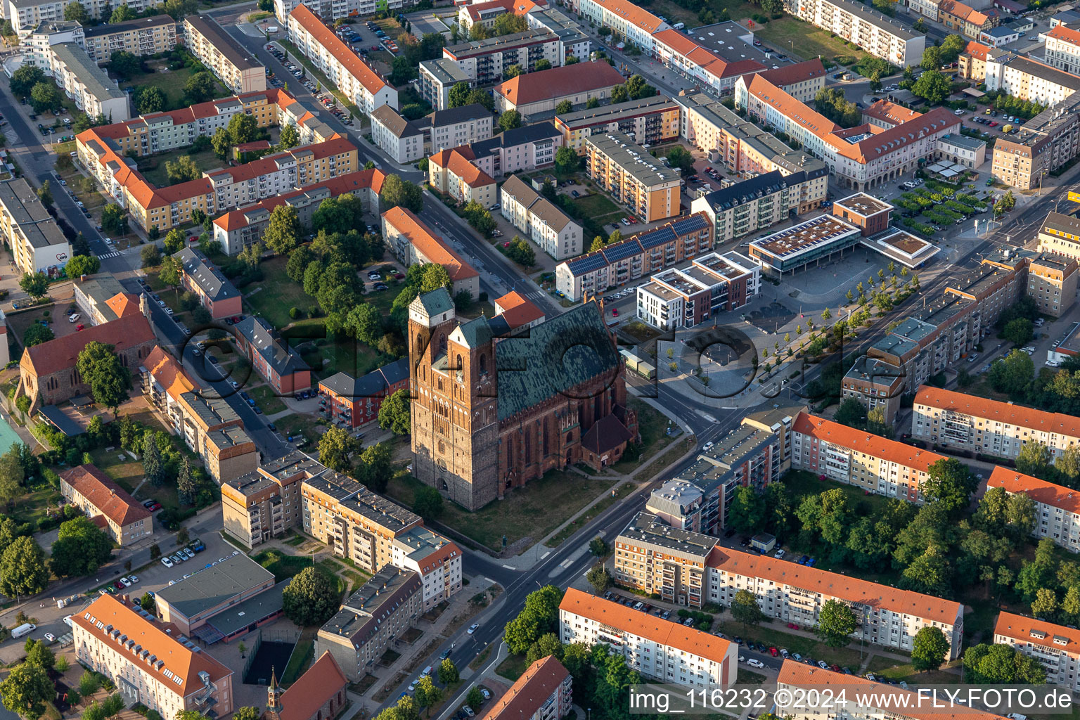 Vue aérienne de Église Sainte-Marie sur la Marienkirchstrasse à Prenzlau dans le département Brandebourg, Allemagne