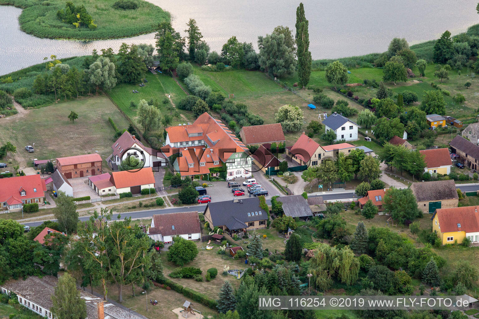 Vue aérienne de Seehotel Huberhof à Seehausen dans le département Brandebourg, Allemagne