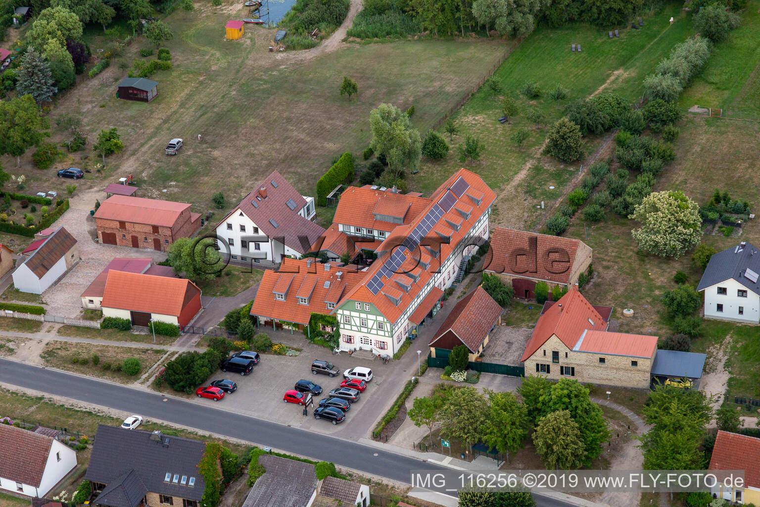 Vue aérienne de Seehotel Huberhof à Seehausen dans le département Brandebourg, Allemagne