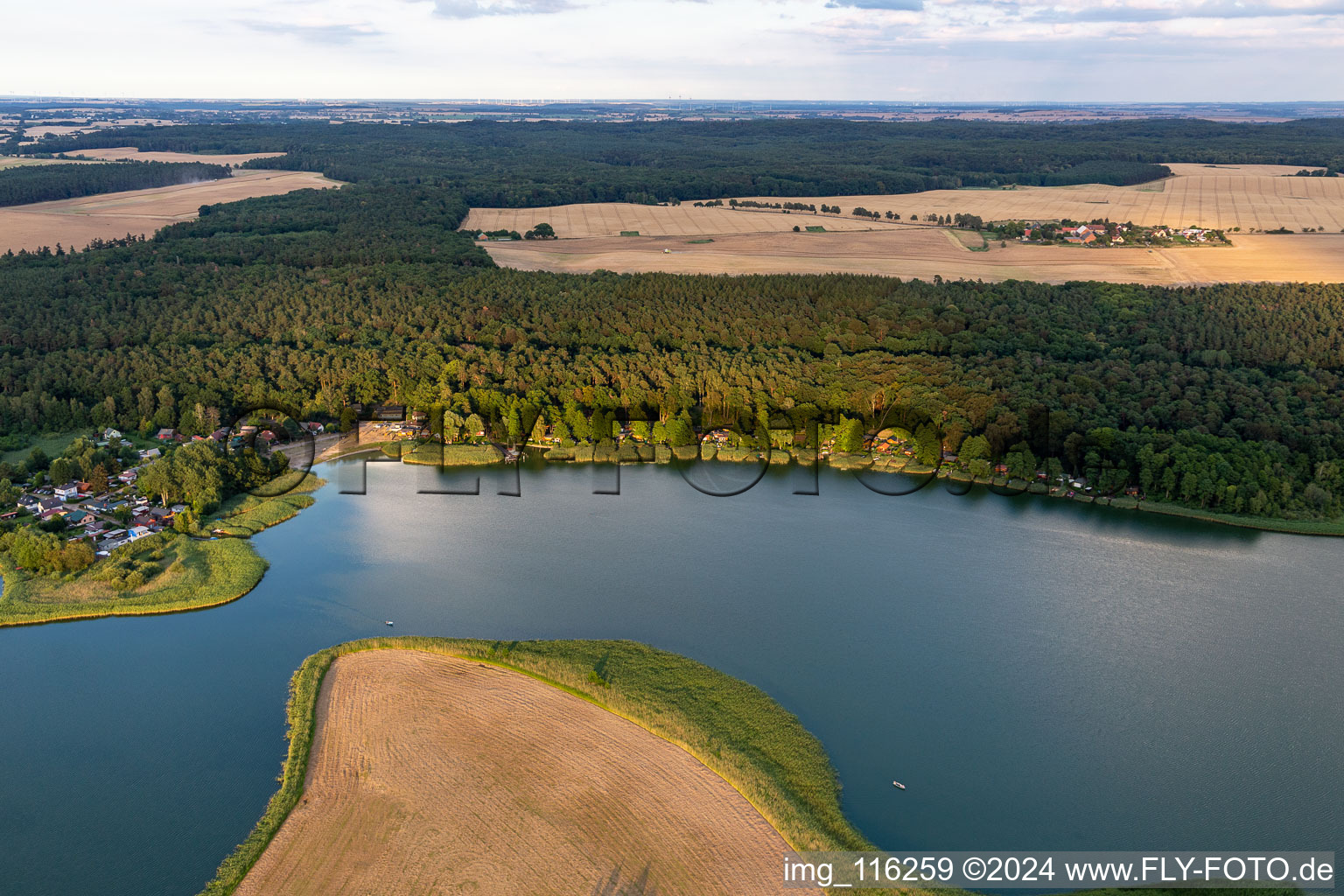 Vue aérienne de Oberuckersee dans le département Brandebourg, Allemagne