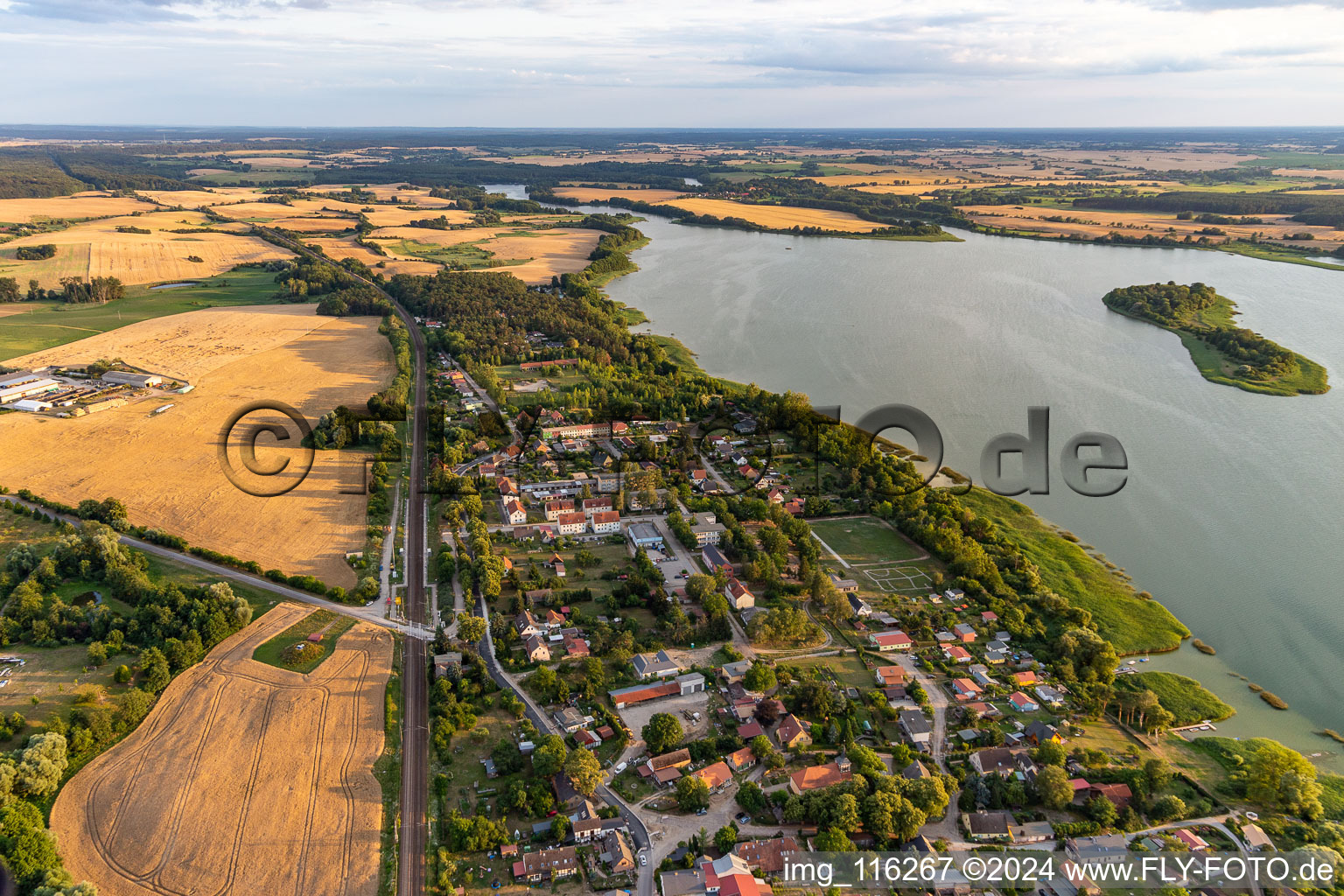 Vue aérienne de Du nord à Oberuckersee dans le département Brandebourg, Allemagne