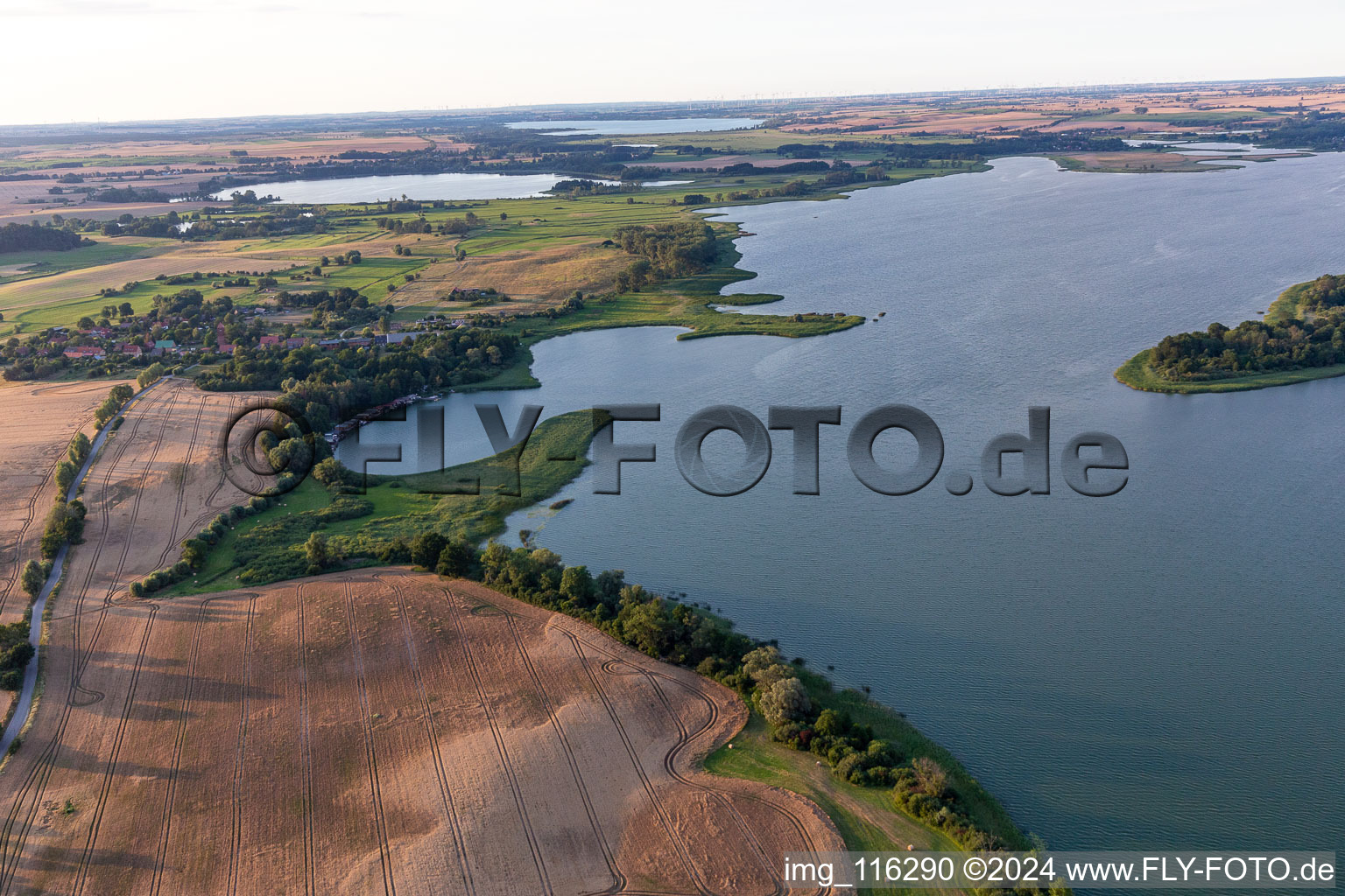 Oberuckersee dans le département Brandebourg, Allemagne hors des airs