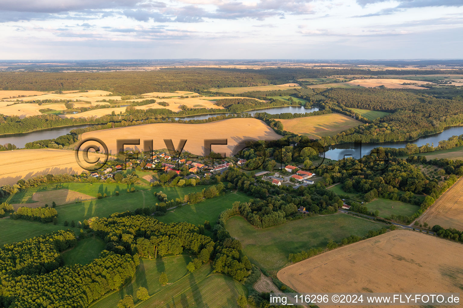 Vue aérienne de Bon Suckow à le quartier Suckow in Flieth-Stegelitz dans le département Brandebourg, Allemagne