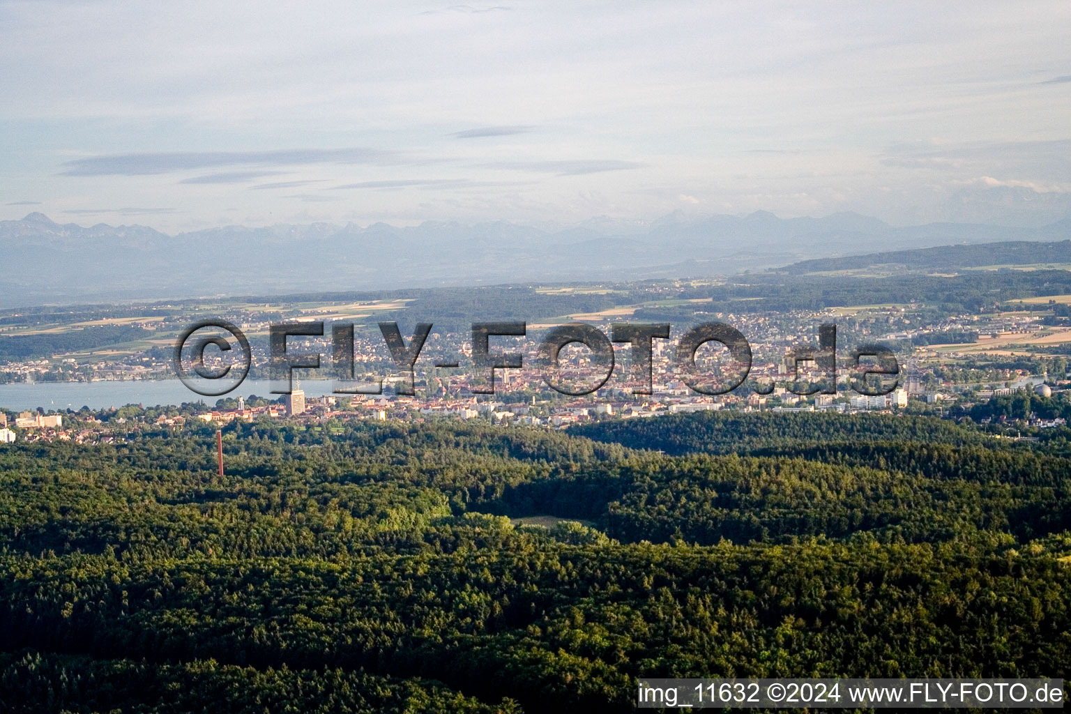 Vue aérienne de Kreuzlingen à le quartier Petershausen in Konstanz dans le département Bade-Wurtemberg, Allemagne