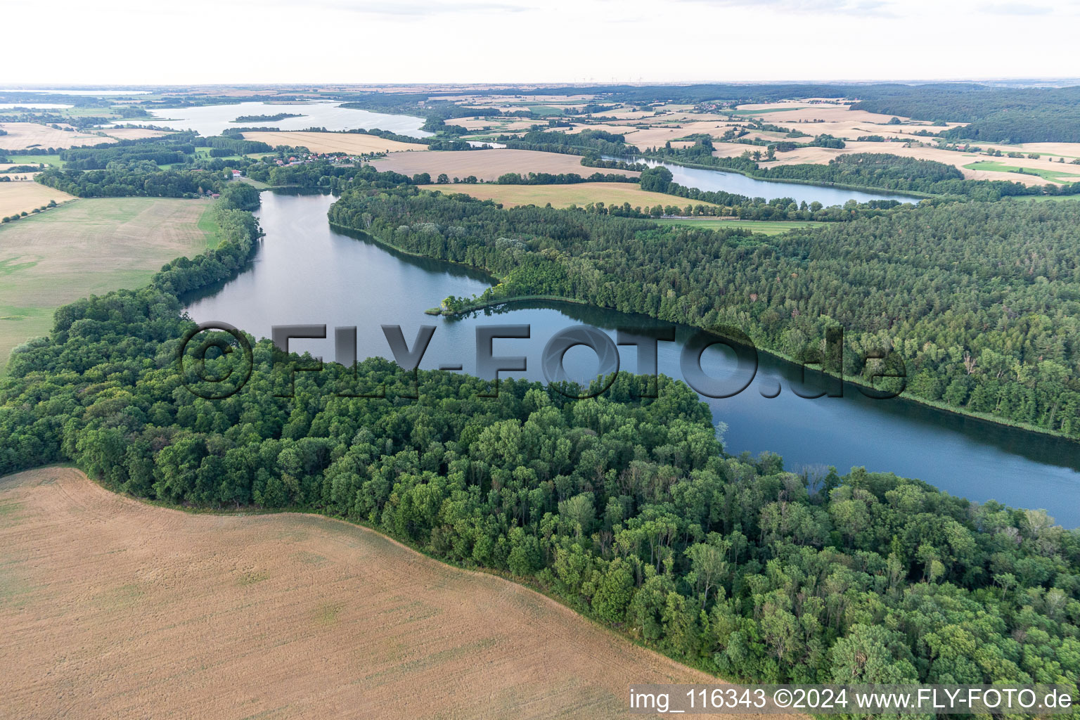 Vue aérienne de Suceuse Haussee à Flieth-Stegelitz dans le département Brandebourg, Allemagne