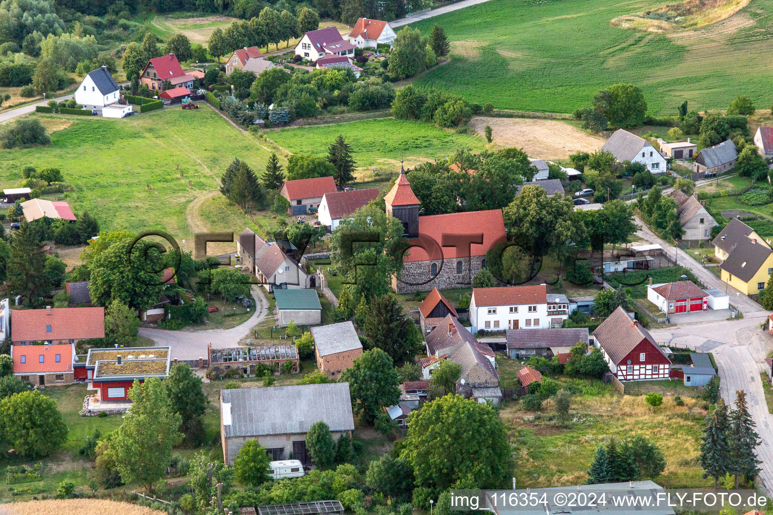 Vue aérienne de Melzow dans le département Brandebourg, Allemagne