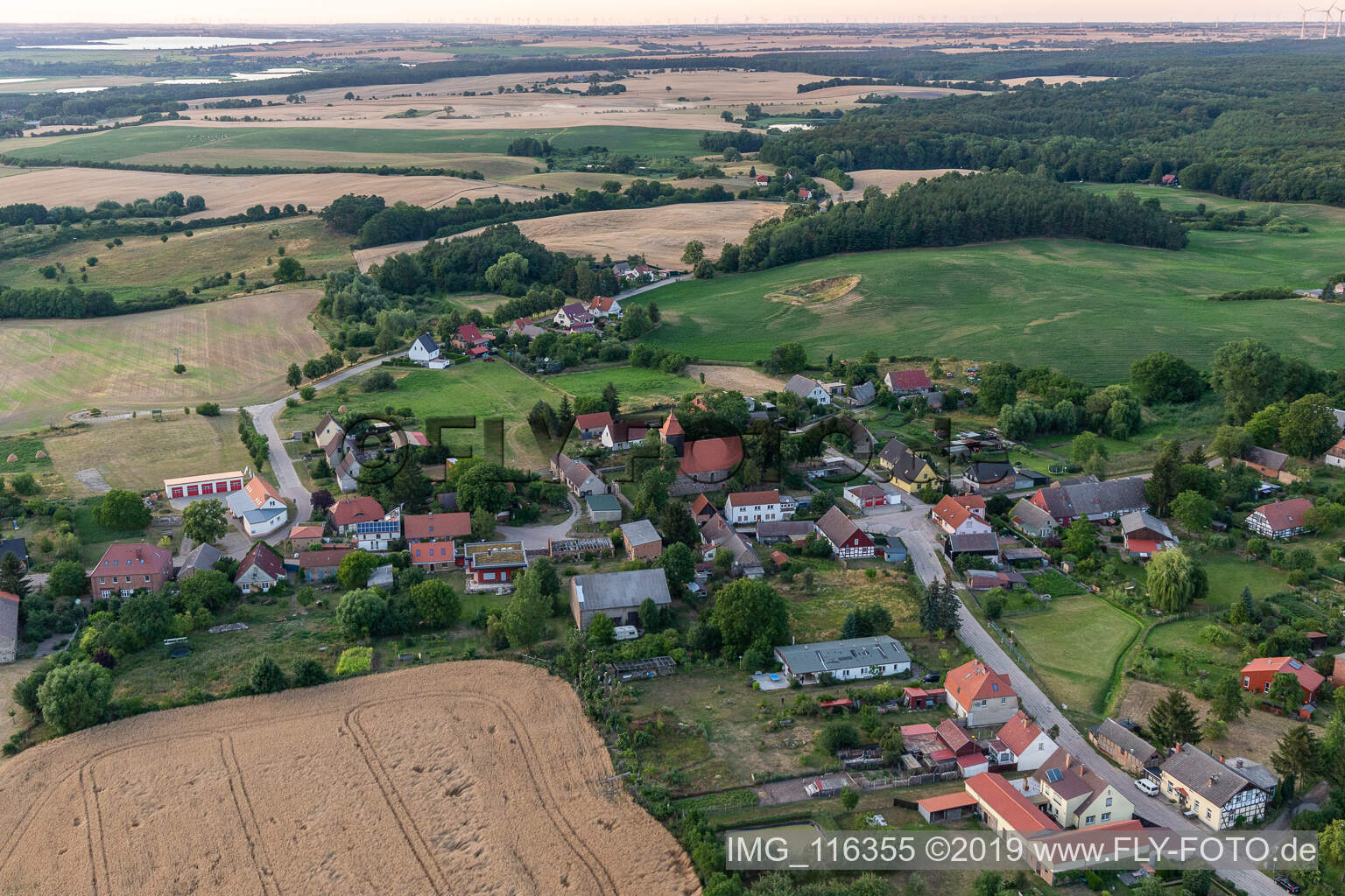 Vue aérienne de Melzow dans le département Brandebourg, Allemagne