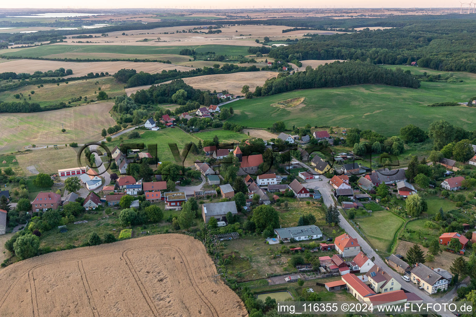 Quartier Melzow in Oberuckersee dans le département Brandebourg, Allemagne d'en haut