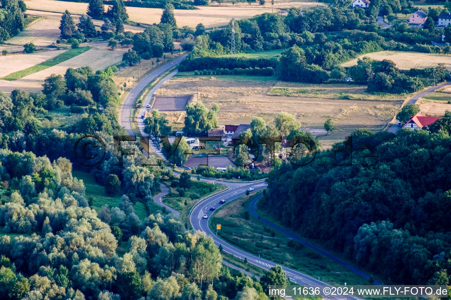 Randonnée thérapeutique Reithof Trab eV sur le lac de Constance à le quartier Wollmatingen in Konstanz dans le département Bade-Wurtemberg, Allemagne vu d'un drone