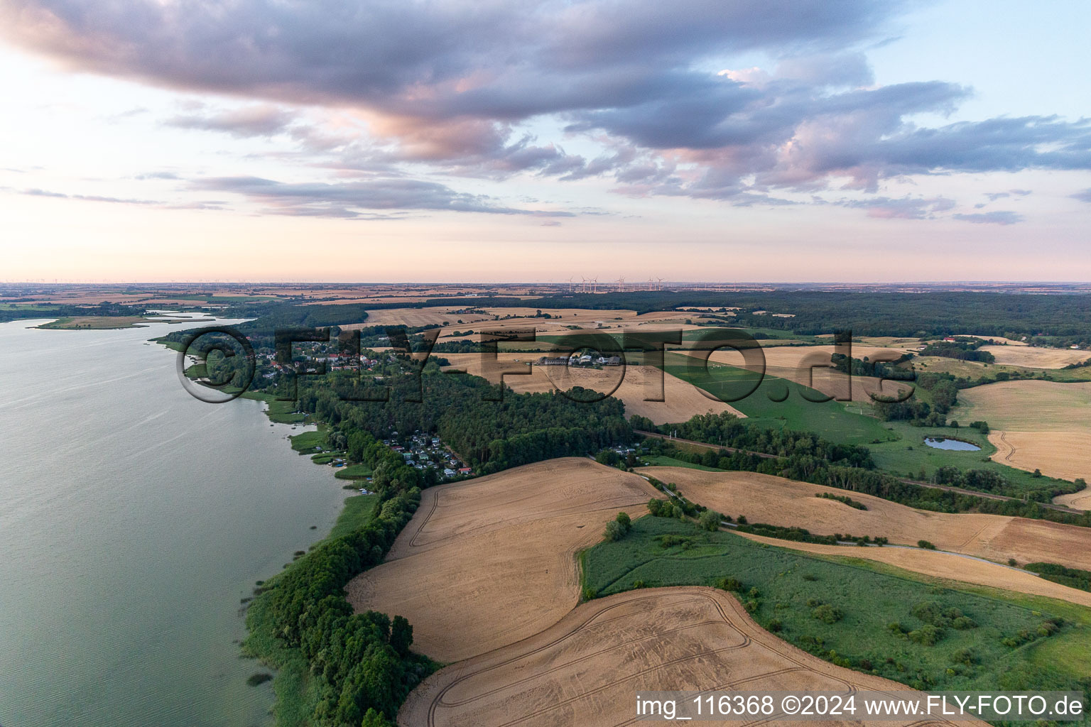 Oberuckersee dans le département Brandebourg, Allemagne depuis l'avion