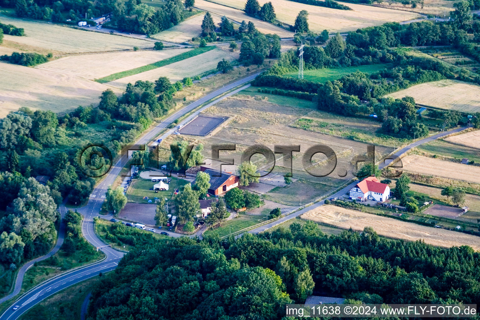 Vue aérienne de Randonnée thérapeutique Reithof Trab eV sur le lac de Constance à le quartier Wollmatingen in Konstanz dans le département Bade-Wurtemberg, Allemagne