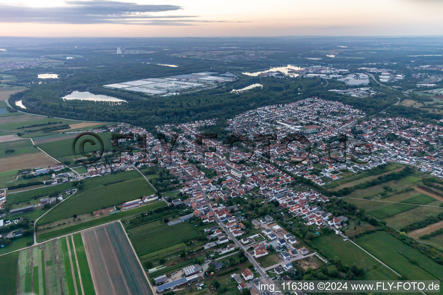 Photographie aérienne de Lingenfeld dans le département Rhénanie-Palatinat, Allemagne