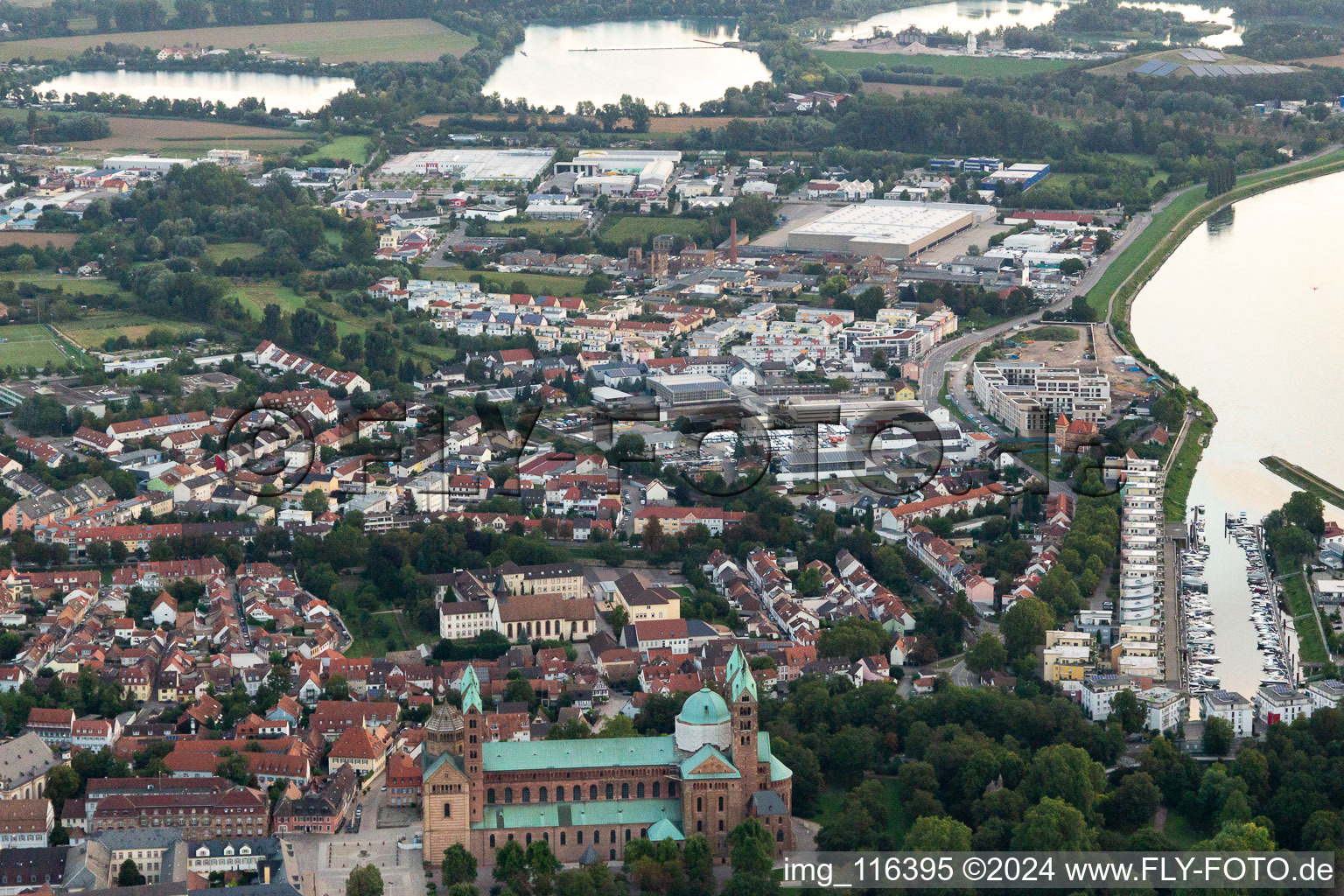 Vue aérienne de Cathédrale à Speyer dans le département Rhénanie-Palatinat, Allemagne