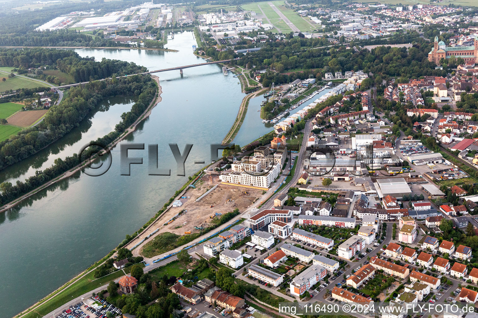 Projet de construction d'habitations au bord du Rhin à Spire : Ancienne briqueterie / Franz-Kirmeier-Straße à Speyer dans le département Rhénanie-Palatinat, Allemagne vue d'en haut