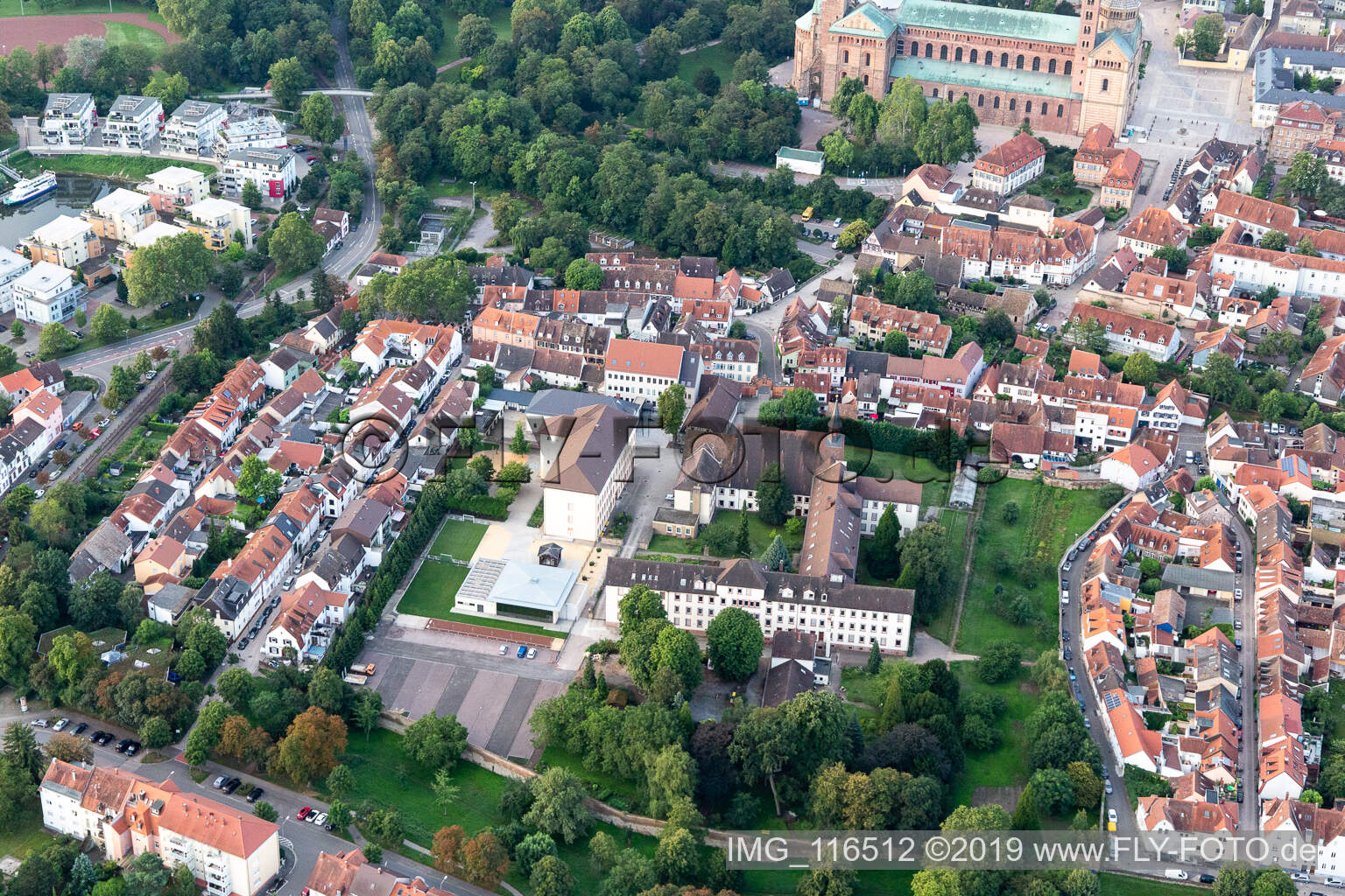 Vue aérienne de Monastère Sainte-Madeleine à Speyer dans le département Rhénanie-Palatinat, Allemagne