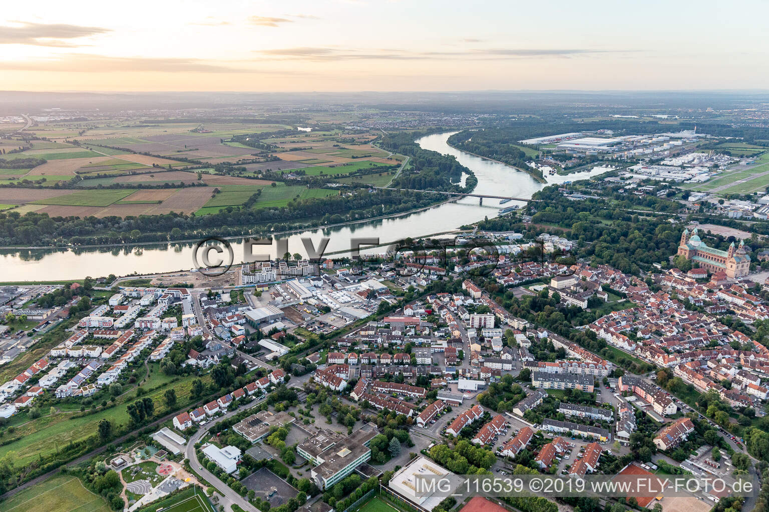 Photographie aérienne de Pont sur le Rhin à Speyer dans le département Rhénanie-Palatinat, Allemagne