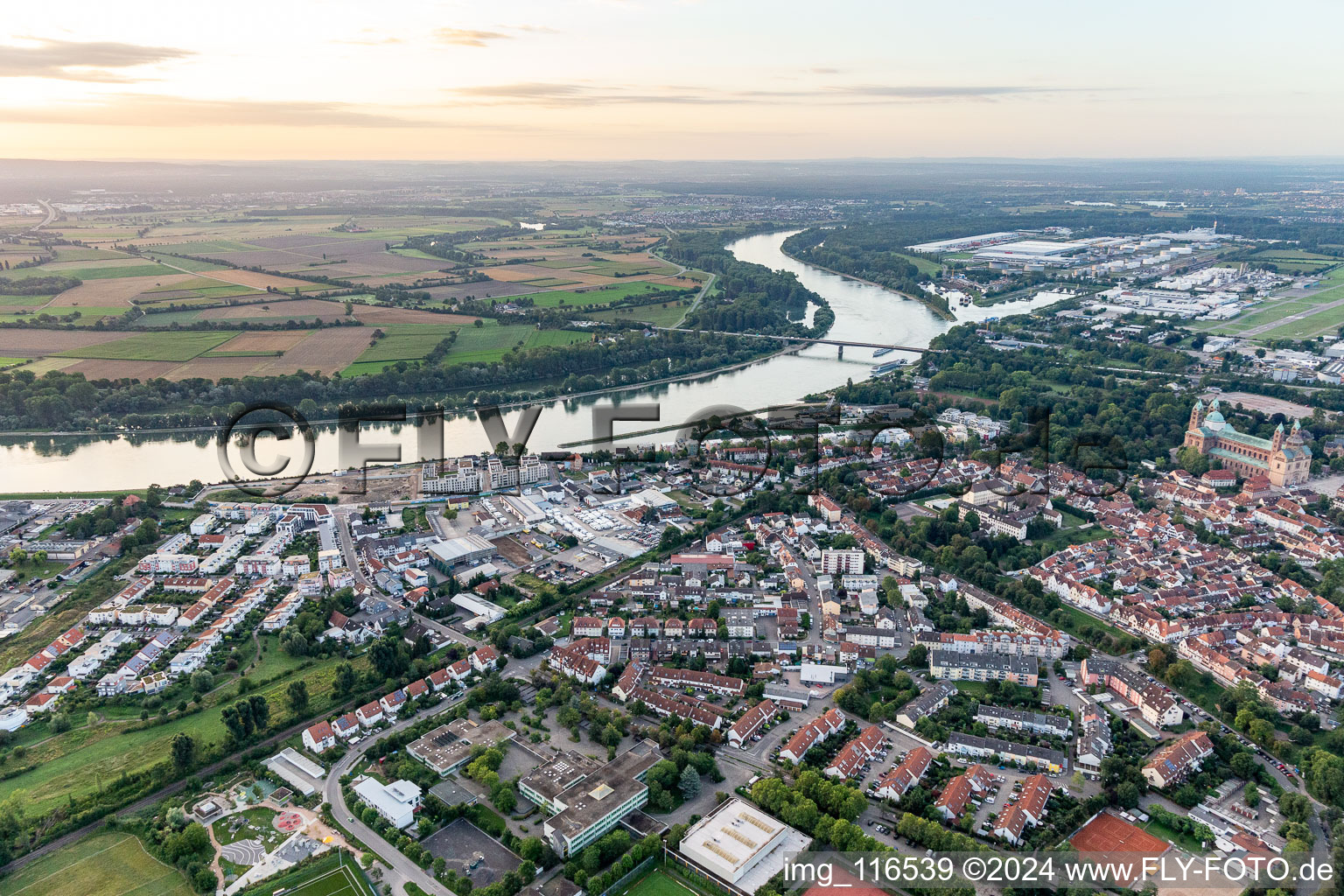 Photographie aérienne de Pont sur le Rhin à Speyer dans le département Rhénanie-Palatinat, Allemagne