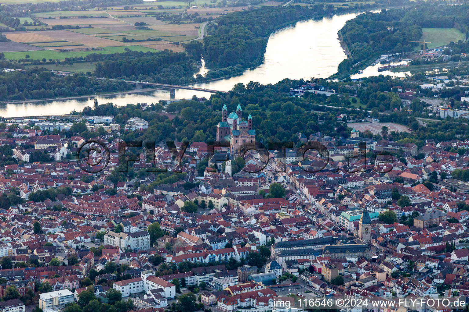 Vue aérienne de Maximilianstrasse à Speyer dans le département Rhénanie-Palatinat, Allemagne